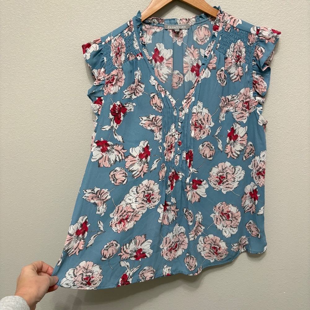 Daniel Rainn Liona Flutter Sleeve Top - Blue Floral, L - Picture 5 of 8
